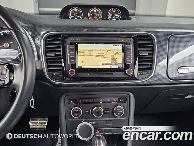 Volkswagen Beetle 2.0 TDI Premium 3rd 2014 — фото 18