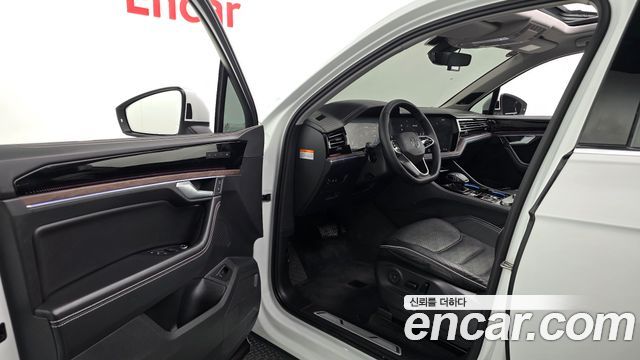 Volkswagen Touareg (III) 3.0 TDI Prestige 2024 — фото 10