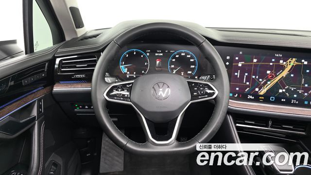 Volkswagen Touareg (III) 3.0 TDI Prestige 2024 — фото 12