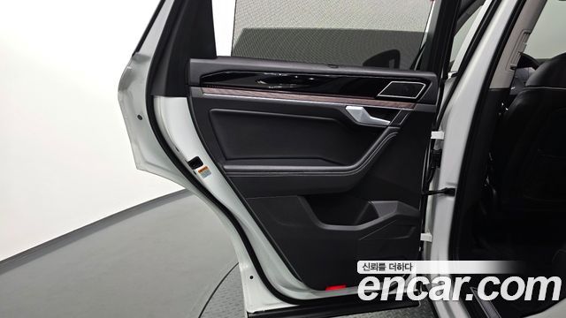 Volkswagen Touareg (III) 3.0 TDI Prestige 2024 — фото 25
