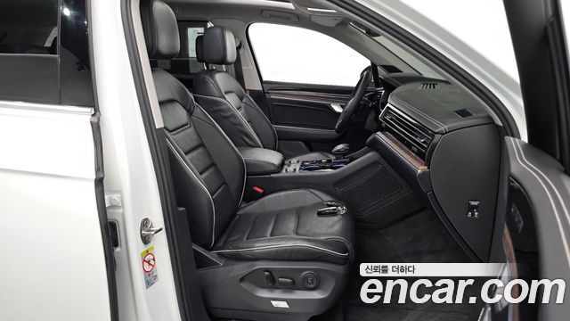 Volkswagen Touareg (III) 3.0 TDI Prestige 2024 — фото 26