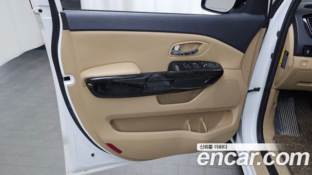 Kia Carnival 9-Seater Hi-Limousine Prestige 2019 — фото 24