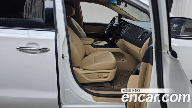Kia Carnival 9-Seater Hi-Limousine Prestige 2019 — фото 26