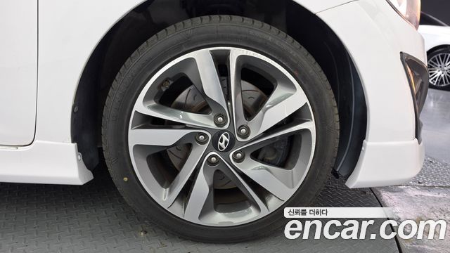 Hyundai Avante 1.6 GDi Modern Standard 2014 — фото 5