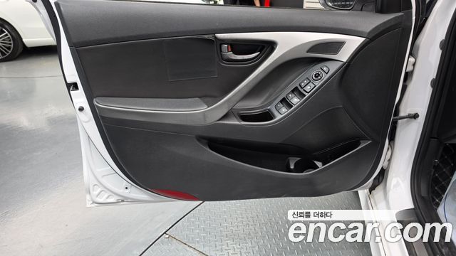 Hyundai Avante 1.6 GDi Modern Standard 2014 — фото 24