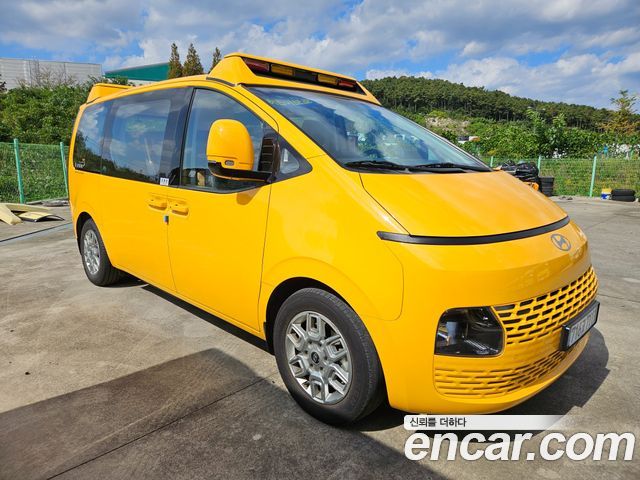 Hyundai Staria L3.5  Kinder Safety Car 15-Seater