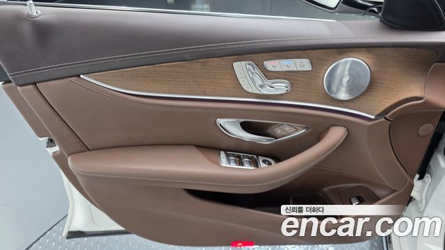 Mercedes-Benz E-Class (W213) E300 Exclusive 2018 — фото 24