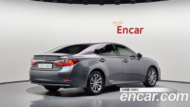 Lexus ES300h Supreme XV60 2017 — фото 2