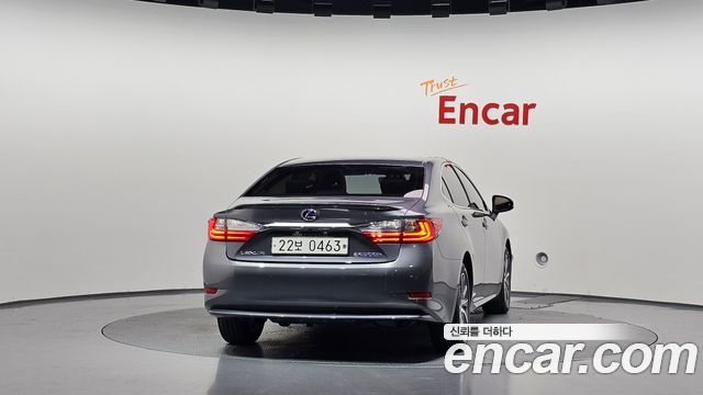 Lexus ES300h Supreme XV60 2017 — фото 4