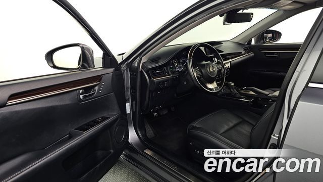 Lexus ES300h Supreme XV60 2017 — фото 10