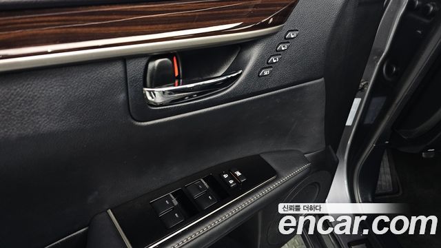 Lexus ES300h Supreme XV60 2017 — фото 22