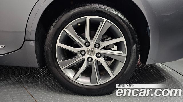 Lexus ES300h Supreme XV60 2017 — фото 27
