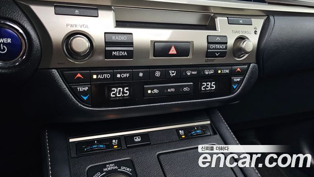 Lexus ES300h Supreme XV60 2017 — фото 38