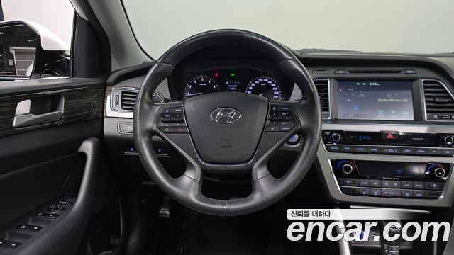 Hyundai Sonata (LF) 2.0 Smart 2015 — фото 12