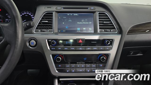 Hyundai Sonata (LF) 2.0 Smart 2015 — фото 13
