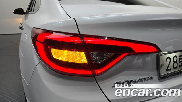 Hyundai Sonata (LF) 2.0 Smart 2015 — фото 23