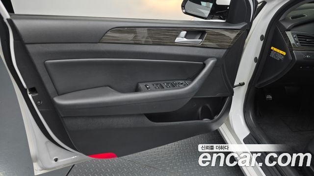 Hyundai Sonata (LF) 2.0 Smart 2015 — фото 24