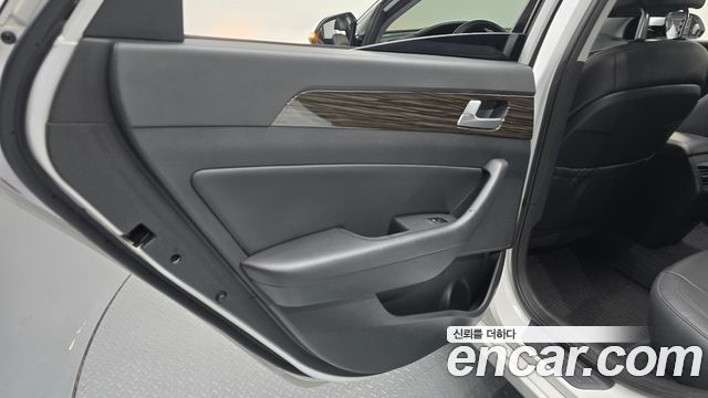 Hyundai Sonata (LF) 2.0 Smart 2015 — фото 25