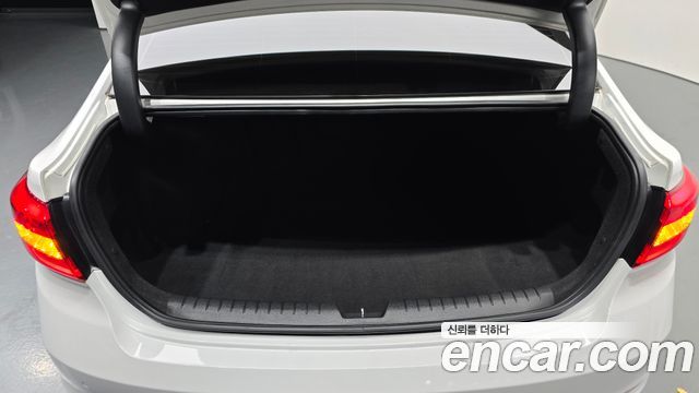 Hyundai Sonata (LF) 2.0 Smart 2015 — фото 27
