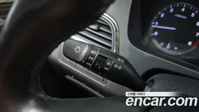 Hyundai Sonata (LF) 2.0 Smart 2015 — фото 31