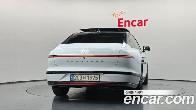Hyundai Grandeur (GN7) 2,5 Gasoline 2WD Calligraphy 2023 — фото 4