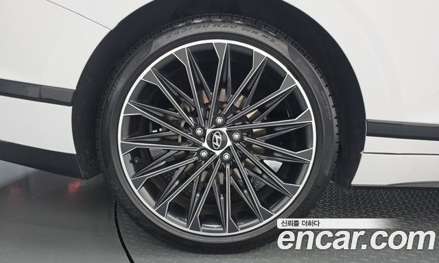 Hyundai Grandeur (GN7) 2,5 Gasoline 2WD Calligraphy 2023 — фото 5