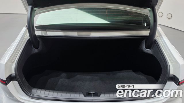 Hyundai Grandeur (GN7) 2,5 Gasoline 2WD Calligraphy 2023 — фото 23