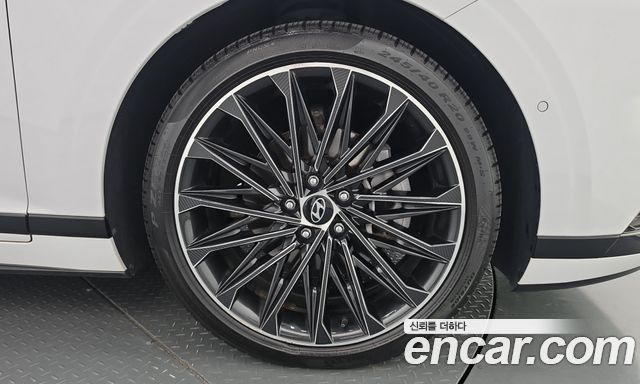 Hyundai Grandeur (GN7) 2,5 Gasoline 2WD Calligraphy 2023 — фото 27