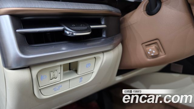 Hyundai Grandeur (GN7) 2,5 Gasoline 2WD Calligraphy 2023 — фото 33