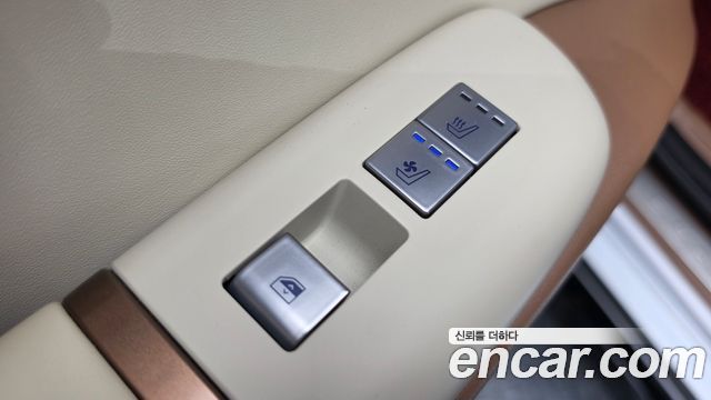 Hyundai Grandeur (GN7) 2,5 Gasoline 2WD Calligraphy 2023 — фото 36