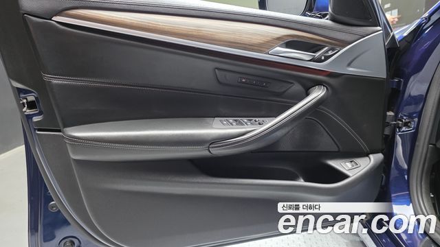 BMW 5 Series (G30) 530i xDrive Luxury Plus 2019 — фото 24