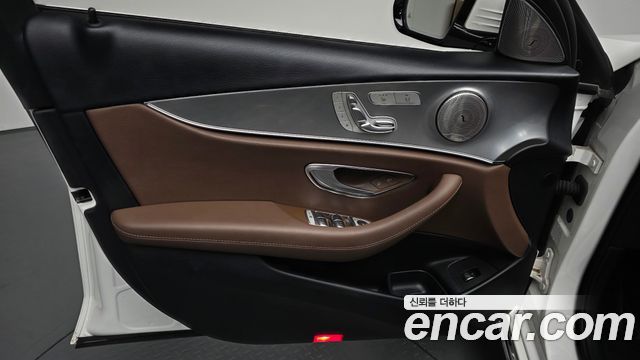 Mercedes-Benz E-Class (W213) E300 Avantgarde 2019 — фото 24