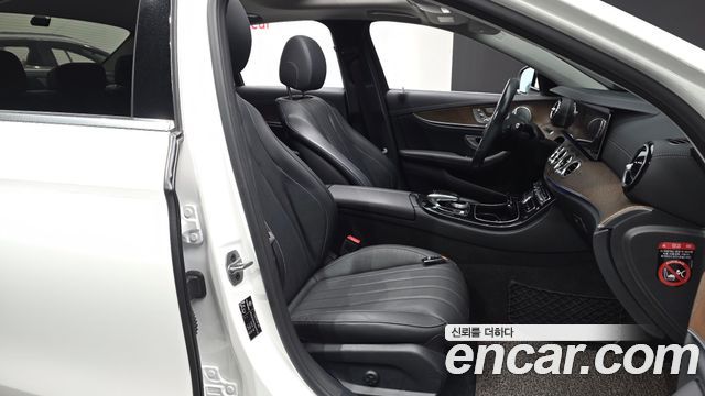 Mercedes-Benz E-Class (W213) E300e Exclusive 2019 — фото 11