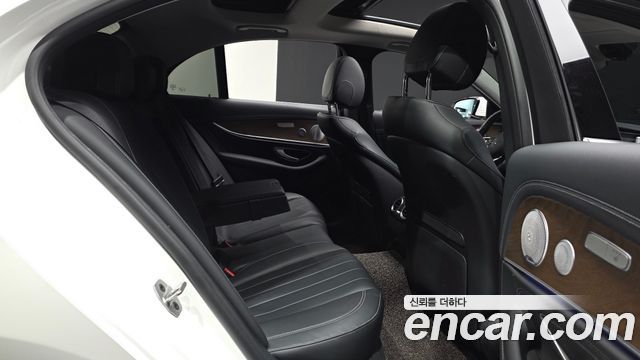 Mercedes-Benz E-Class (W213) E300e Exclusive 2019 — фото 12