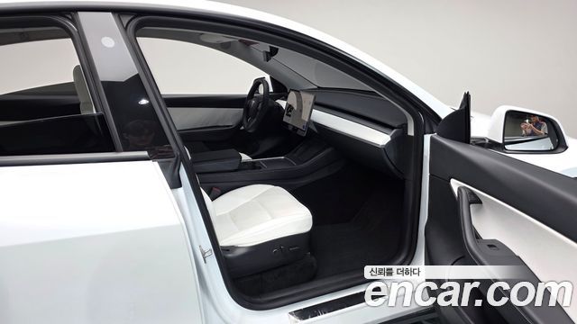 Tesla Model Y Standard Range RWD 2021 — фото 11