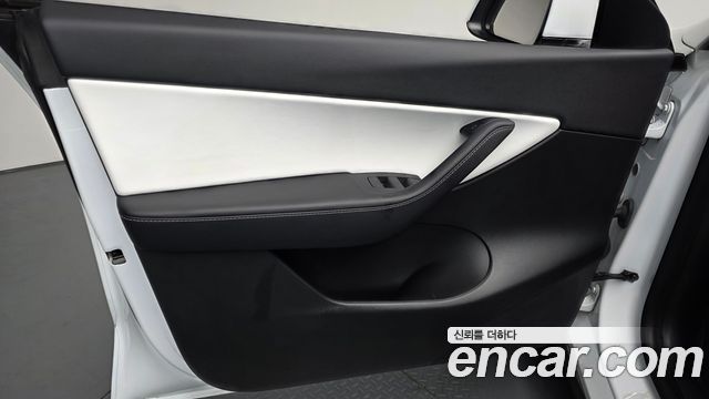 Tesla Model Y Standard Range RWD 2021 — фото 24