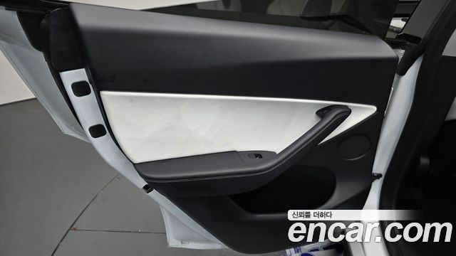 Tesla Model Y Standard Range RWD 2021 — фото 25