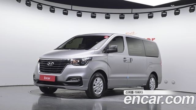 Hyundai Grand Starex Van 3-Seater Smart