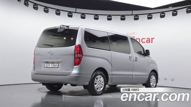 Hyundai Grand Starex Van 3-Seater Smart 2021 — фото 2