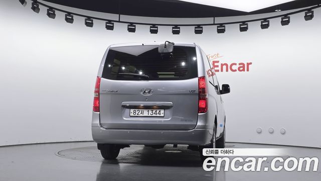 Hyundai Grand Starex Van 3-Seater Smart 2021 — фото 4