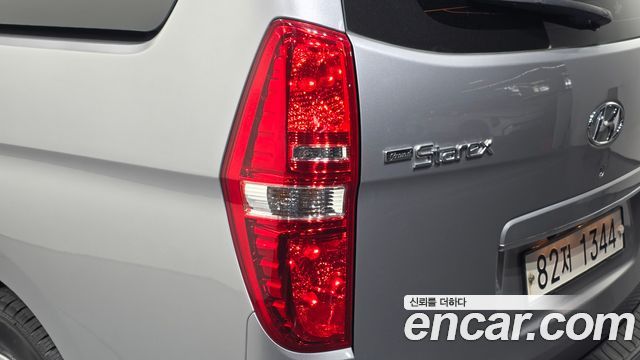 Hyundai Grand Starex Van 3-Seater Smart 2021 — фото 23