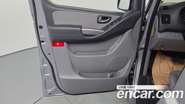 Hyundai Grand Starex Van 3-Seater Smart 2021 — фото 25