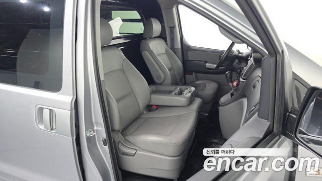 Hyundai Grand Starex Van 3-Seater Smart 2021 — фото 26