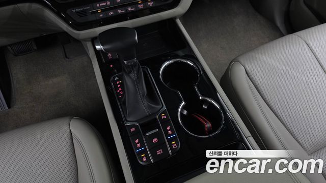 Kia Carnival Gasoline 7-Seater Limousine President 2019 — фото 9