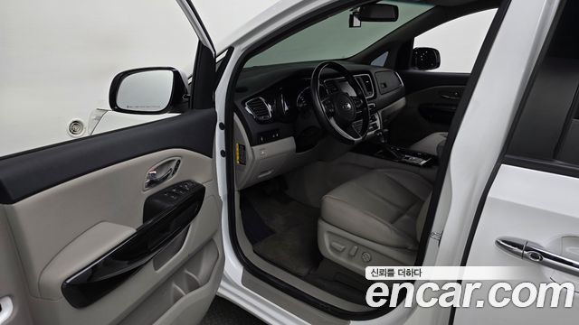 Kia Carnival Gasoline 7-Seater Limousine President 2019 — фото 10