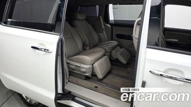 Kia Carnival Gasoline 7-Seater Limousine President 2019 — фото 12