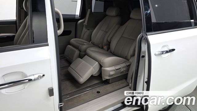 Kia Carnival Gasoline 7-Seater Limousine President 2019 — фото 26