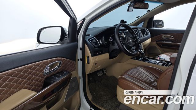 Kia Carnival 9-seater Hi-Limousine Noblesse 2016 — фото 10