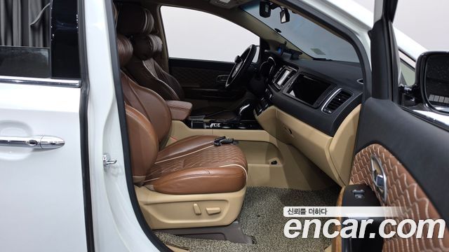 Kia Carnival 9-seater Hi-Limousine Noblesse 2016 — фото 11