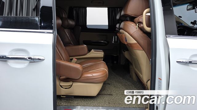 Kia Carnival 9-seater Hi-Limousine Noblesse 2016 — фото 12